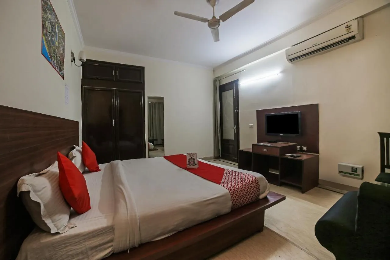 Oyo 15376 Purple Star Hotel Γκουργκάον