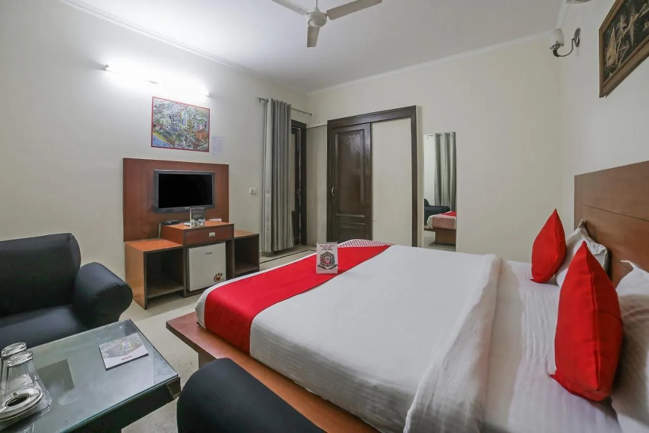 Oyo 15376 Purple Star Hotel Γκουργκάον