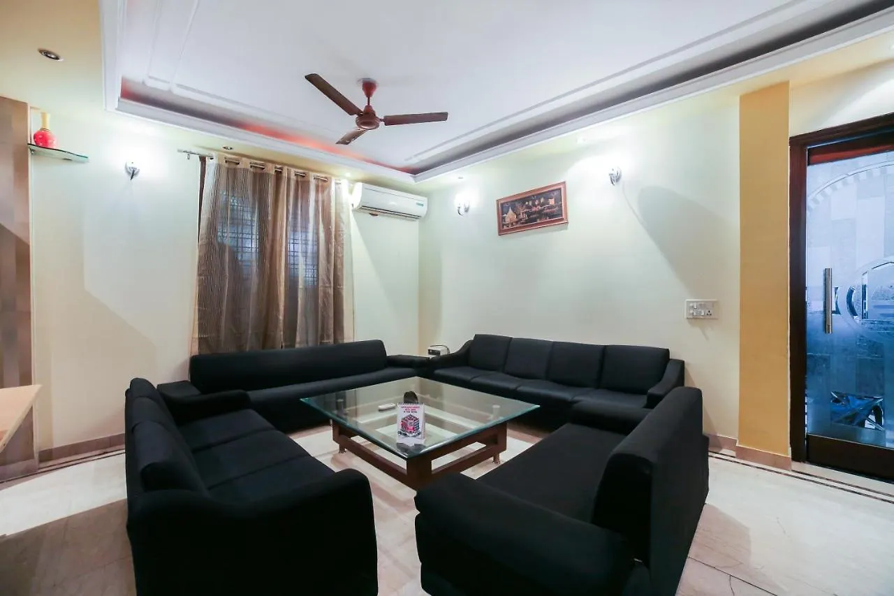 Oyo 15376 Purple Star Hotel Γκουργκάον
