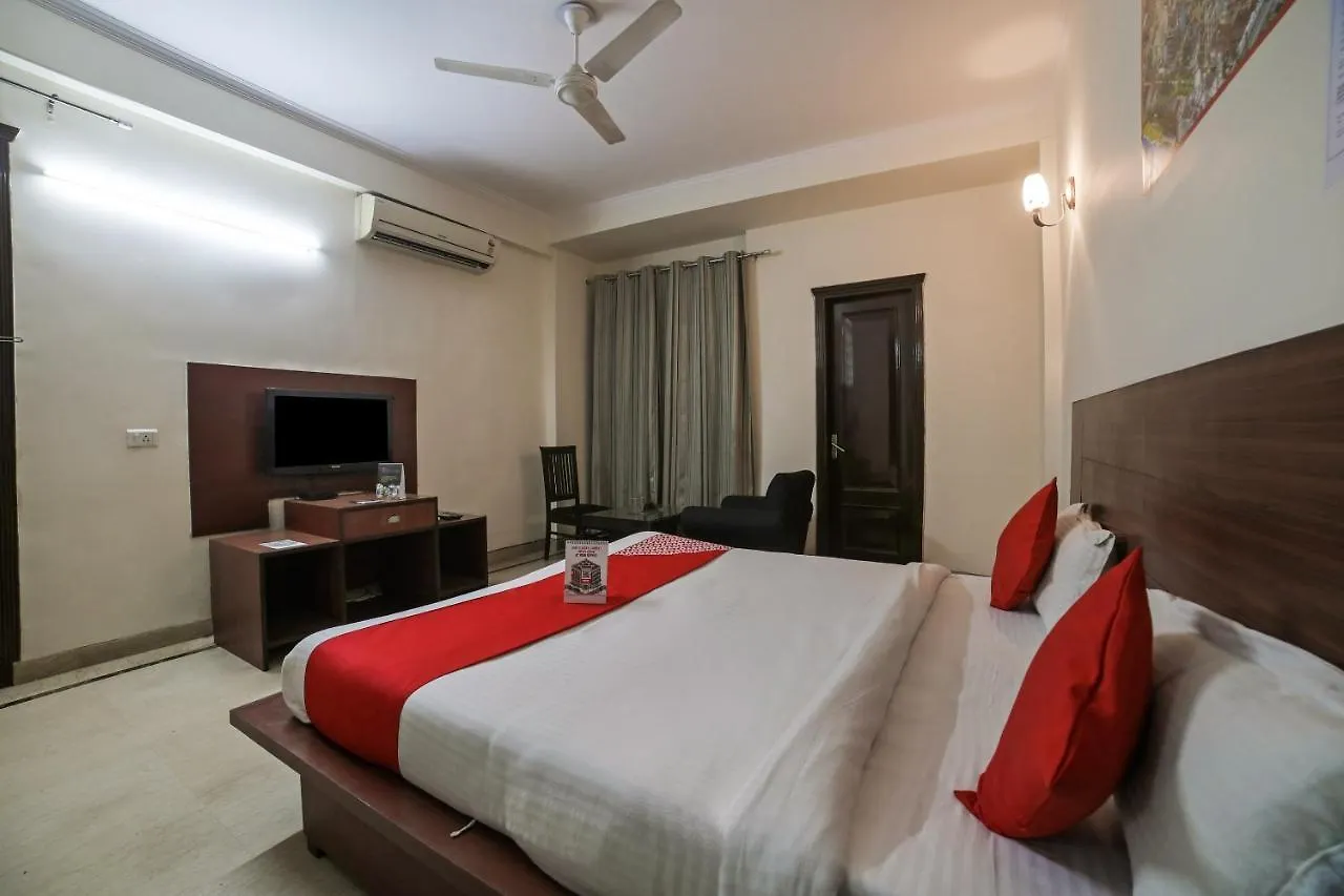 Oyo 15376 Purple Star Hotel Γκουργκάον